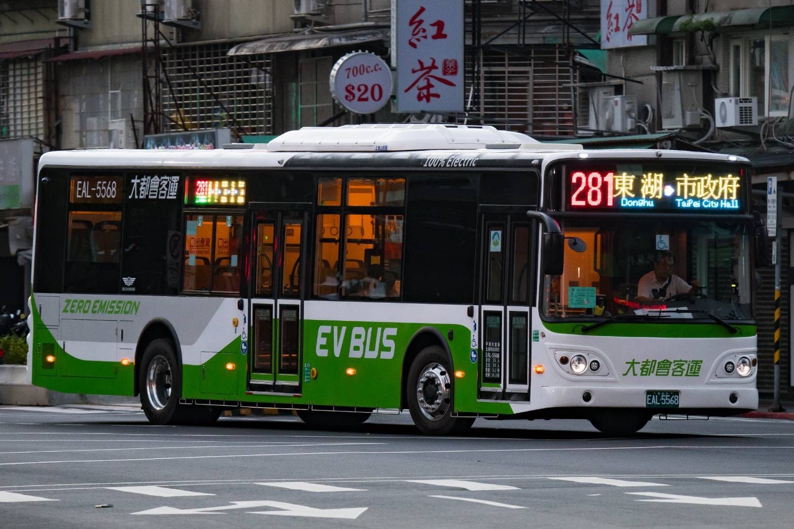 打造最強綠運輸!北市電動公車突破千輛全國第一 減碳存摺帶動風潮 打造最強綠運輸!北市電動公車突破千輛全國第一 減碳存摺帶動風潮