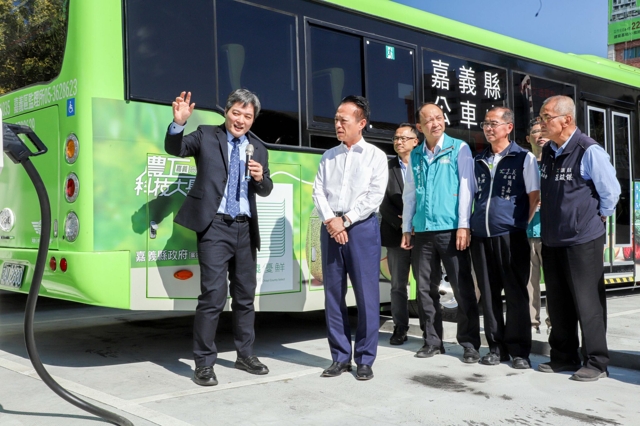 嘉義縣政府斥資1.1億購置低碳電動公車　全面提升公共運輸品質