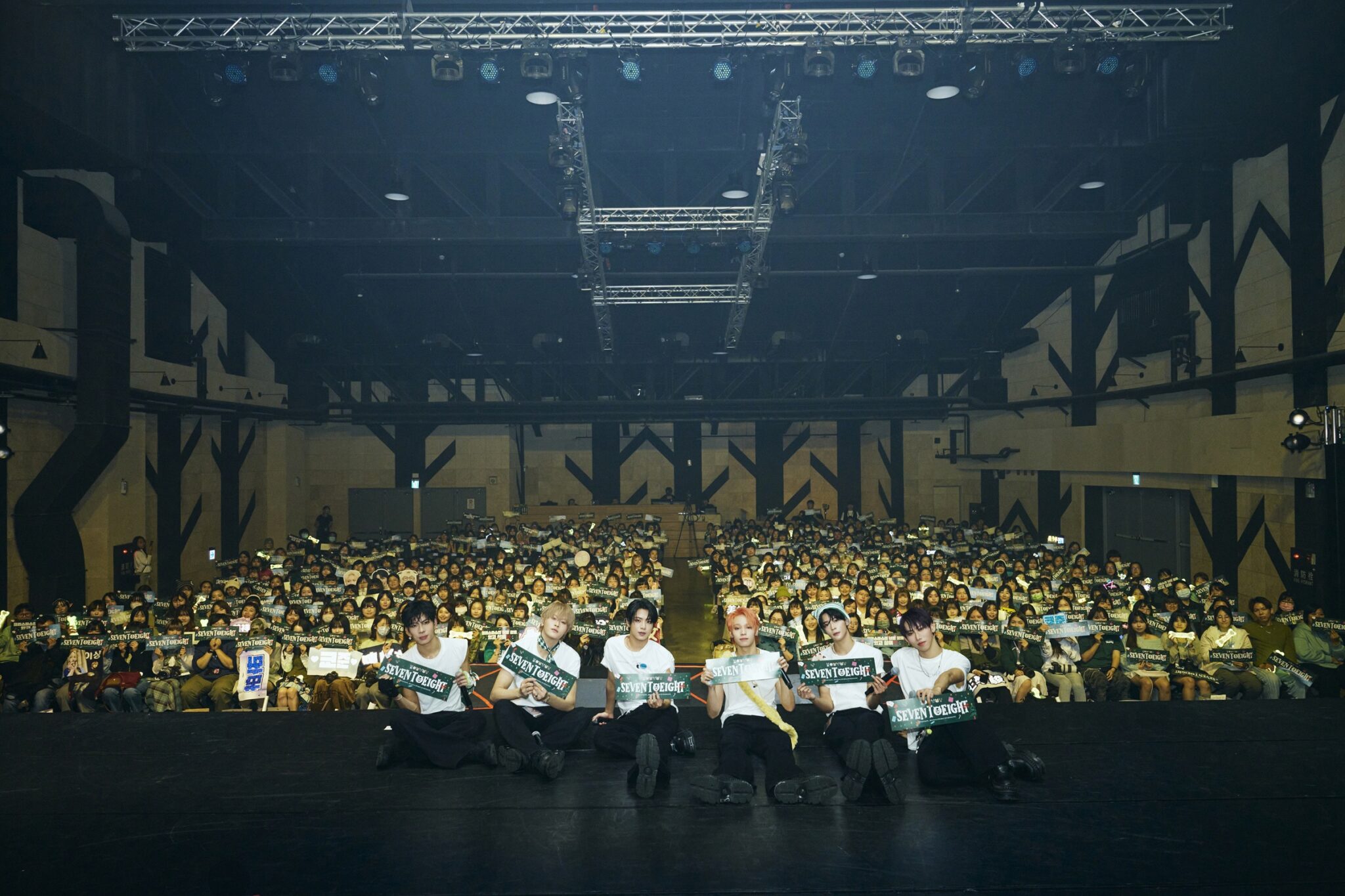 728 SEVENTOEIGHT 化身聖誕小精靈寵粉北中南開趴 耶誕禮物派對 728 SEVENTOEIGHT 化身聖誕小精靈寵粉北中南開趴 耶誕禮物派對