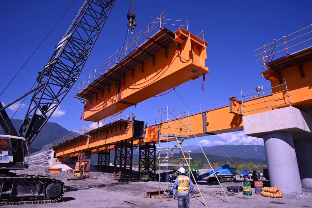 玉里高寮大橋工程進入最後階段完成合攏 榮獲第19屆金安獎肯定 玉里高寮大橋工程進入最後階段完成合攏 榮獲第19屆金安獎肯定