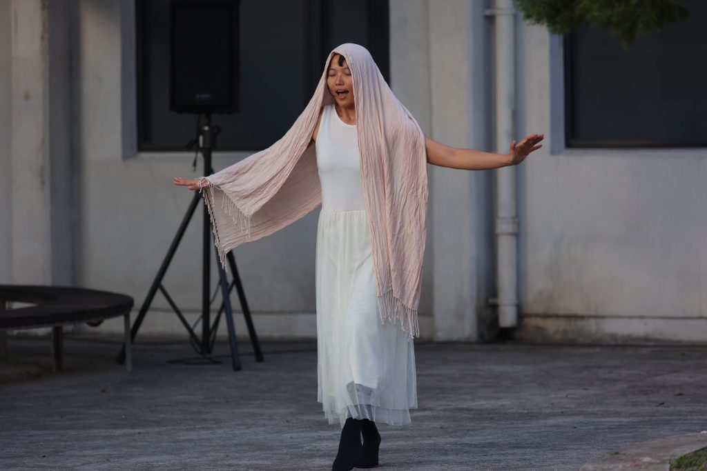 鼓動詩的雙翼,起飛了—頑石劇團《靈魂解放,回望自由演詩會》 鼓動詩的雙翼,起飛了—頑石劇團《靈魂解放,回望自由演詩會》