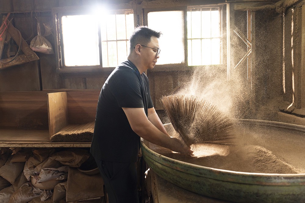 從製香到代客捐香 看見現代人最深層的祈願 從製香到代客捐香 看見現代人最深層的祈願