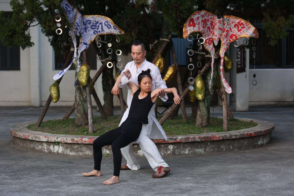 鼓動詩的雙翼,起飛了—頑石劇團《靈魂解放,回望自由演詩會》 鼓動詩的雙翼,起飛了—頑石劇團《靈魂解放,回望自由演詩會》