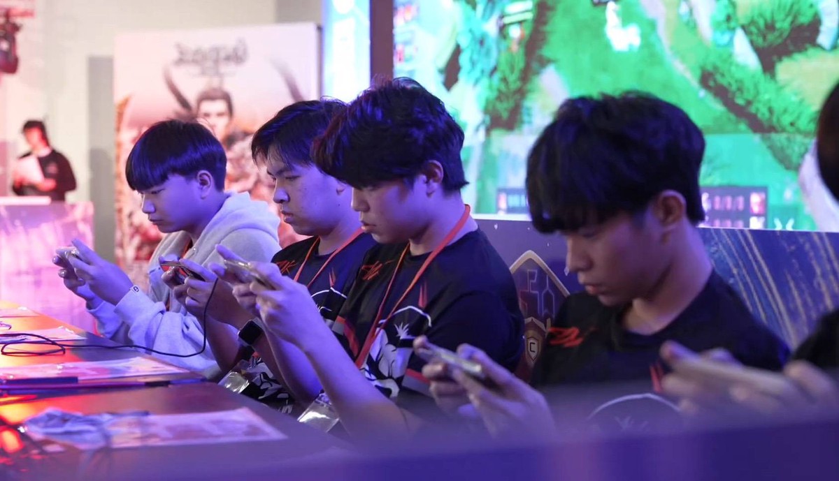 燃到最後一刻!2025CCCE 松菸科藝盛典完美落幕 冠軍隊伍熱血登臺 燃到最後一刻!2025CCCE 松菸科藝盛典完美落幕 冠軍隊伍熱血登臺