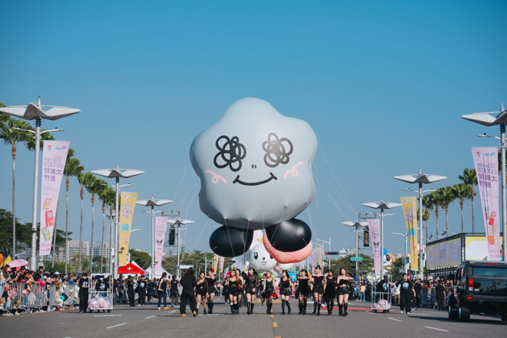 第18屆高雄 OPEN 大氣球遊行 JISOO 的 SHUMON 及告五人的告五豬首次登場 第18屆高雄 OPEN 大氣球遊行 JISOO 的 SHUMON 及告五人的告五豬首次登場