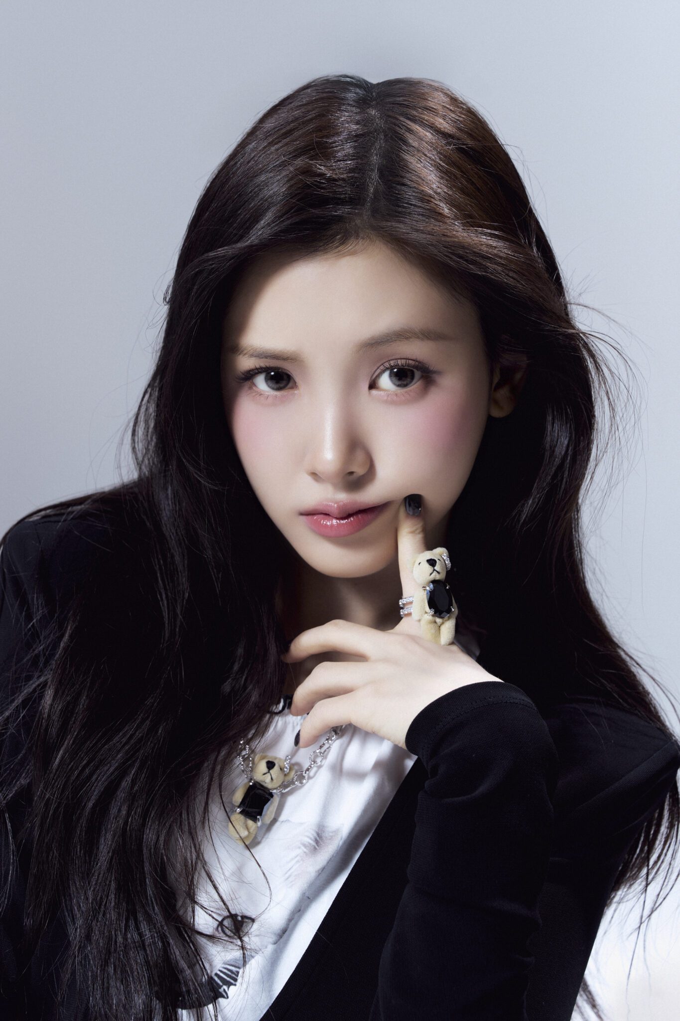 韓國女團 Baby DONT Cry 拍攝MV吃蟲子吊鋼絲卻覺得異常有趣 韓國女團 Baby DONT Cry 拍攝MV吃蟲子吊鋼絲卻覺得異常有趣