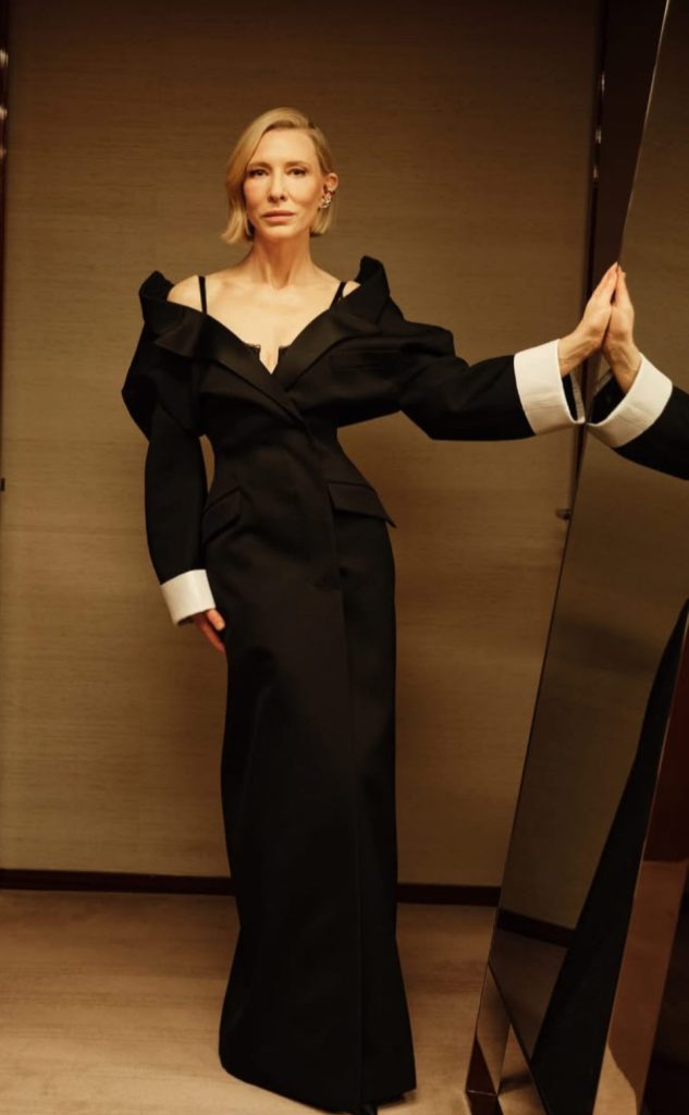 《紅毯前》 尚未登場前的幾秒靜止、定格，才是真經典。