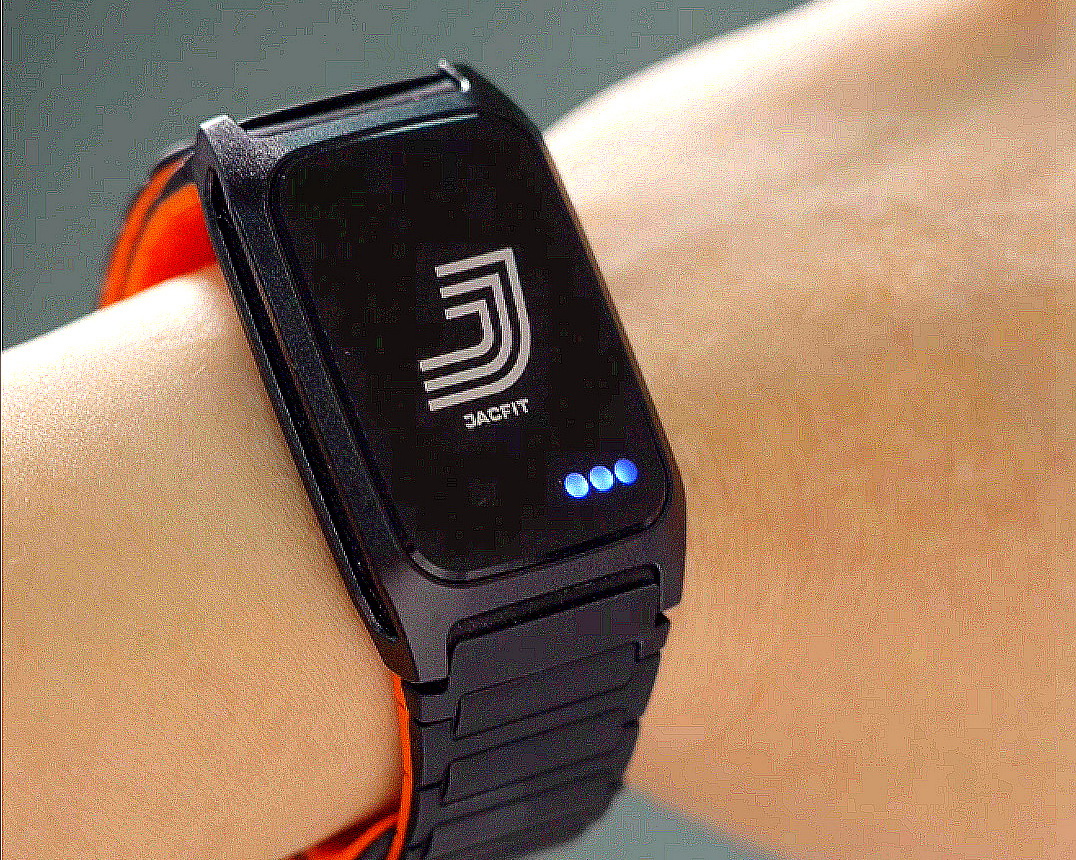 把運動玩成遊戲!JACFIT JMATE2運動手環全民動起來 圖/JACFIT最新推出的 JMATE2運動手環,把運動從一件需要意志力克服的事情。(成強科技提供)