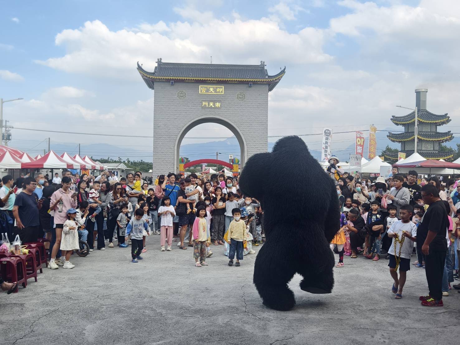 御天宮宮慶 南天門好熱鬧 小猴子最開心 —親子園遊會 專訪,林勝利董事長,一條不一樣的宮廟之路 御天宮宮慶 南天門好熱鬧 小猴子最開心 —親子園遊會 專訪,林勝利董事長,一條不一樣的宮廟之路