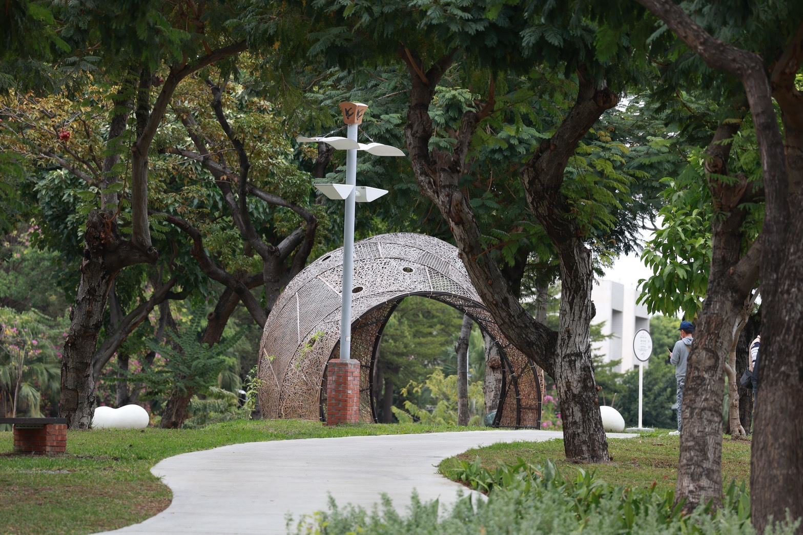 全臺獨一無二盤花公園開園亮相　陳其邁走訪開箱見證客家文化新地標