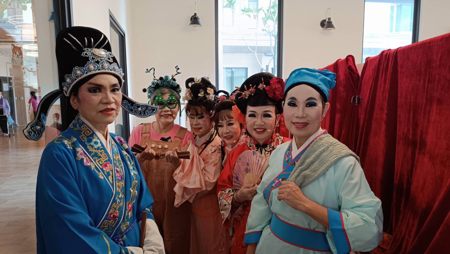 粉末登場！屏北社區大學歌仔戲劇團&快樂聯盟；以「歌仔戲」讓長輩樂開懷。