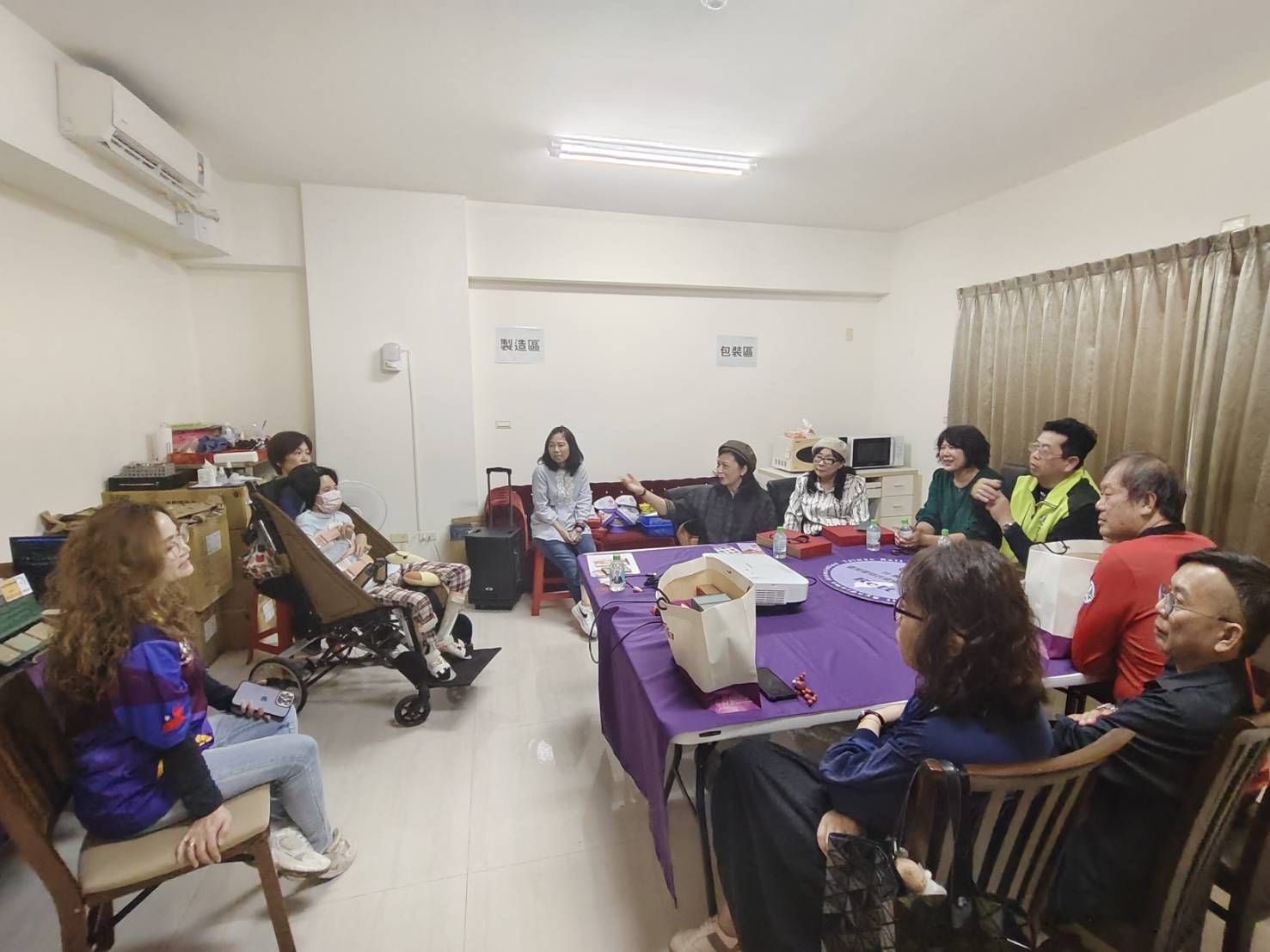 當議員候選人走進罕見疾病「搓手天使」的世界 候選人的責任與承諾 當議員候選人走進罕見疾病「搓手天使」的世界 候選人的責任與承諾