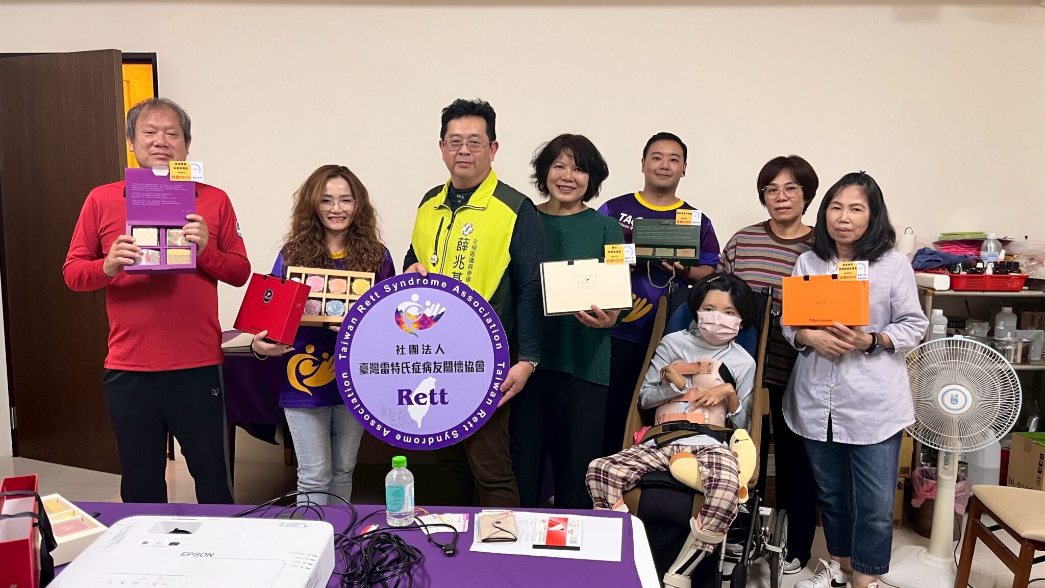 當議員候選人走進罕見疾病「搓手天使」的世界 候選人的責任與承諾 當議員候選人走進罕見疾病「搓手天使」的世界 候選人的責任與承諾