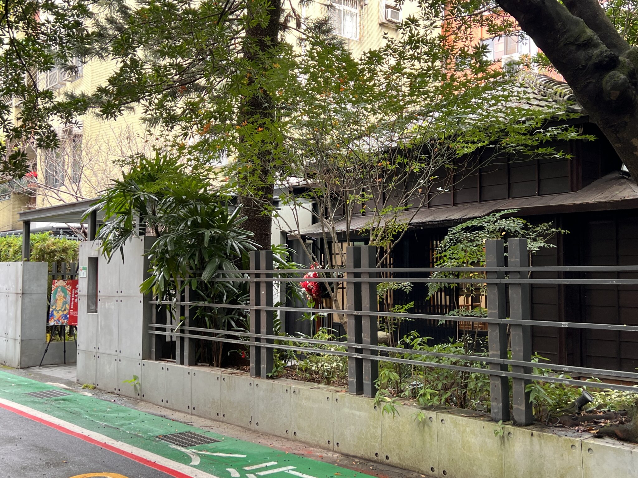 在神聖與工藝之間 — 唐卡畫家「持明法解」老師:從信仰、美學到微型唐卡的修行之旅 在神聖與工藝之間 — 唐卡畫家「持明法解」老師:從信仰、美學到微型唐卡的修行之旅