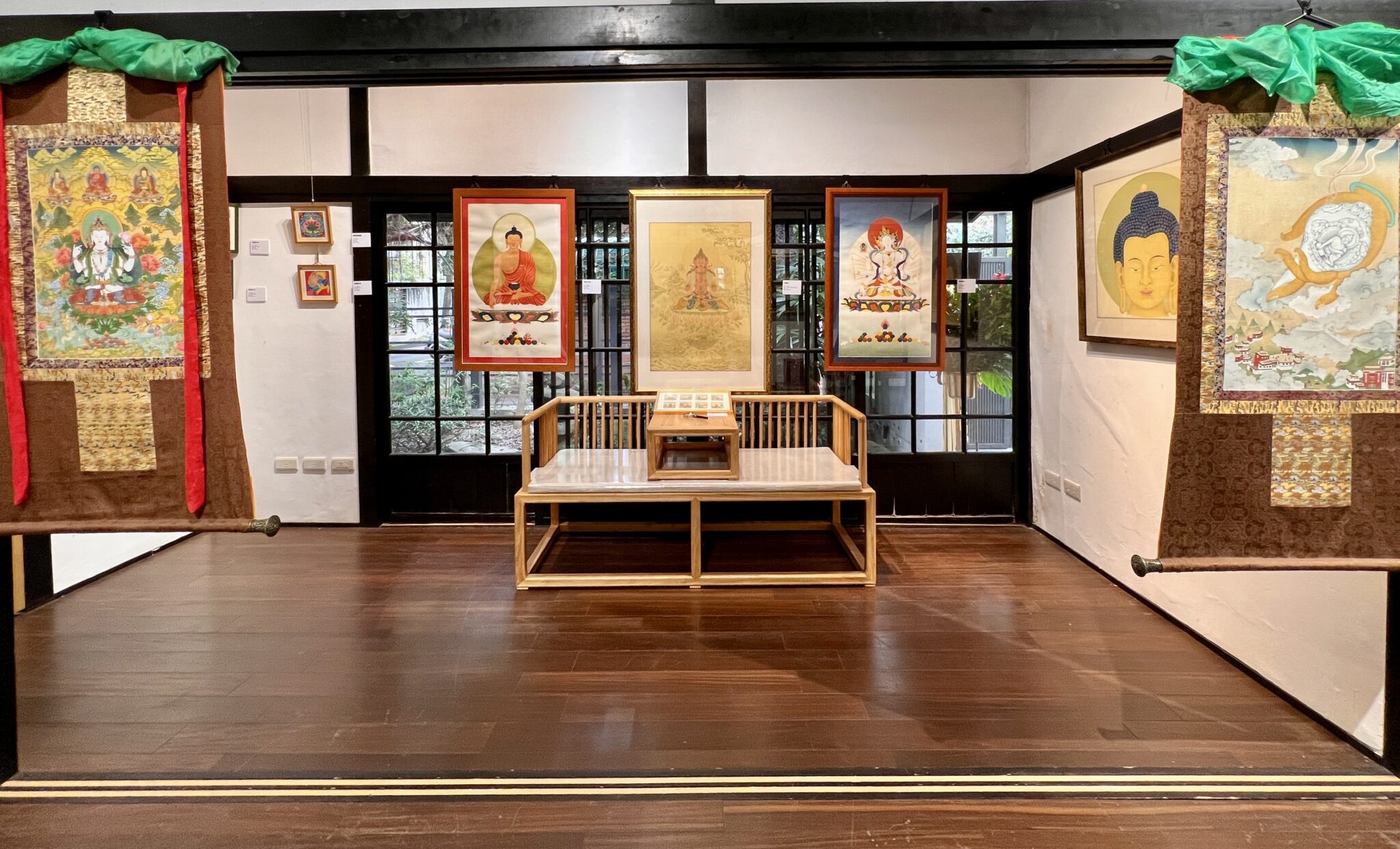 在神聖與工藝之間 — 唐卡畫家「持明法解」老師:從信仰、美學到微型唐卡的修行之旅 在神聖與工藝之間 — 唐卡畫家「持明法解」老師:從信仰、美學到微型唐卡的修行之旅