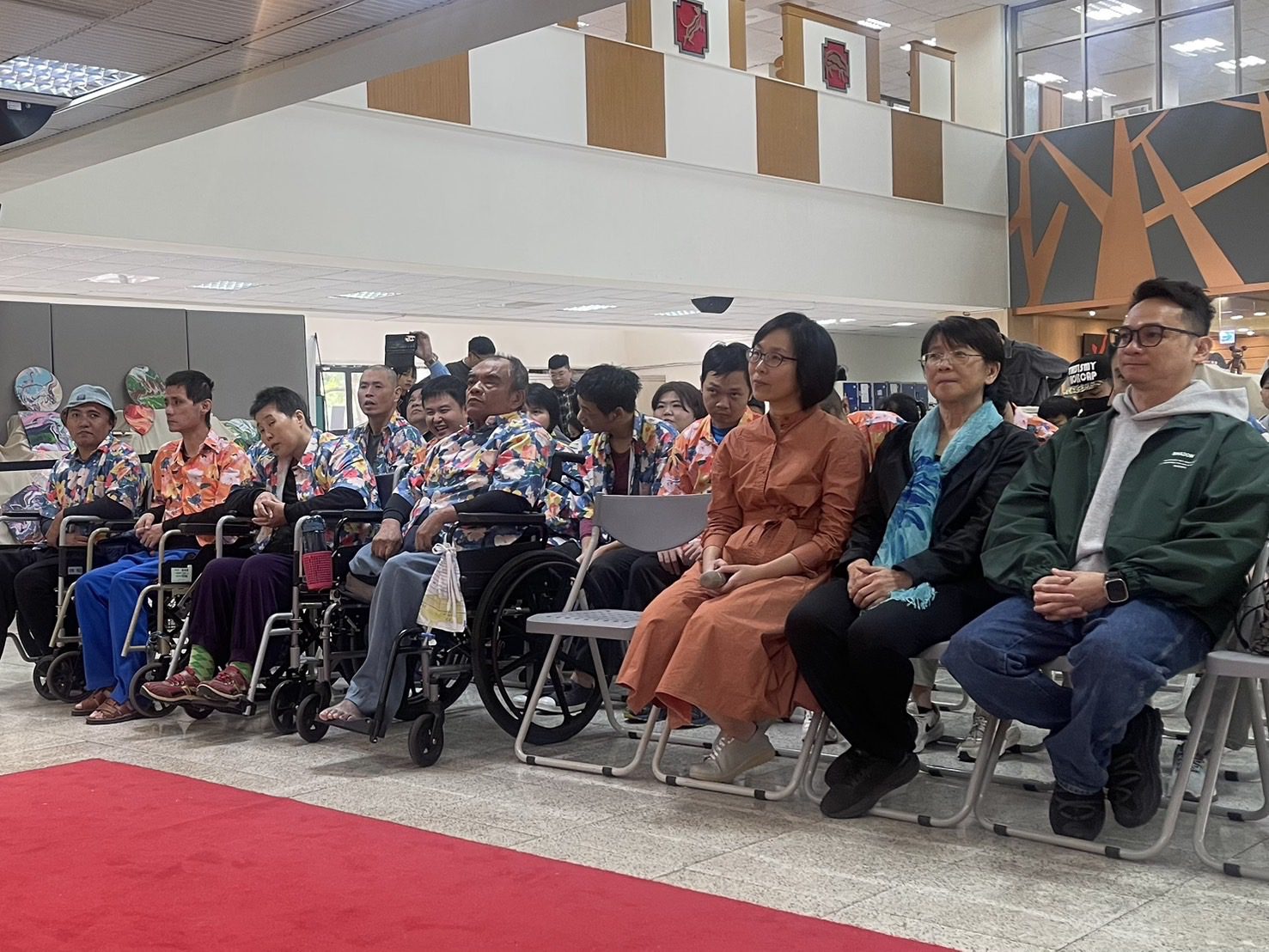 把尊嚴與溫暖畫在一起:屏科大社工系「精迦就歡喜.藝起來繪情」藝術展開幕 把尊嚴與溫暖畫在一起:屏科大社工系「精迦就歡喜.藝起來繪情」藝術展開幕