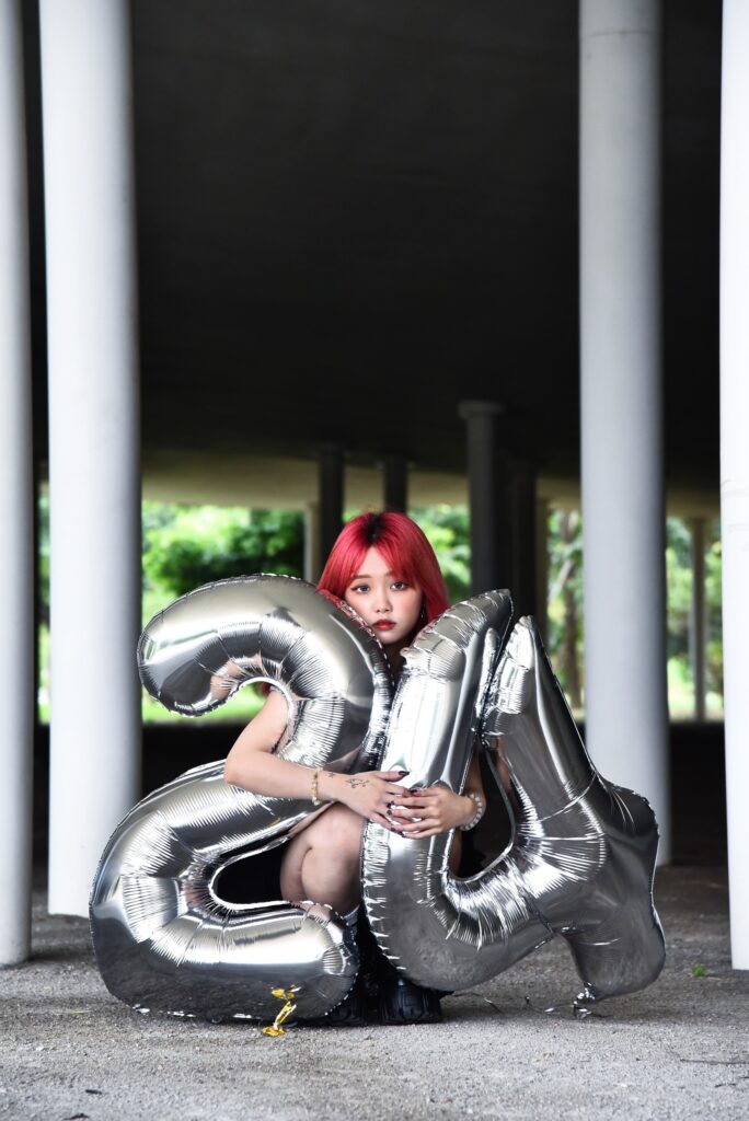 刺心入骨 唱作新女聲太愛「她」了 竟然把億萬偶像簽名刺在手上捧著 8 IMG 2307 0 684x1024 1