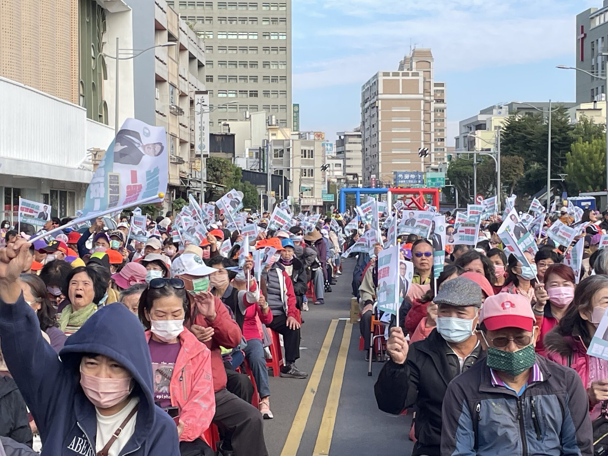 台灣選舉史上首見 人形機器人 現身林世賢勝利團結大會 台灣選舉史上首見 人形機器人 現身林世賢勝利團結大會