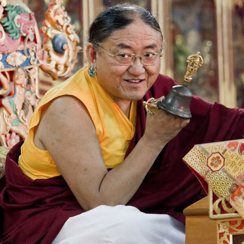 高傲與低谷;從心理學的兩極擺盪,讀懂41任薩迦法王拆解「傲慢」與「失落」 高傲與低谷;從心理學的兩極擺盪,讀懂41任薩迦法王拆解「傲慢」與「失落」