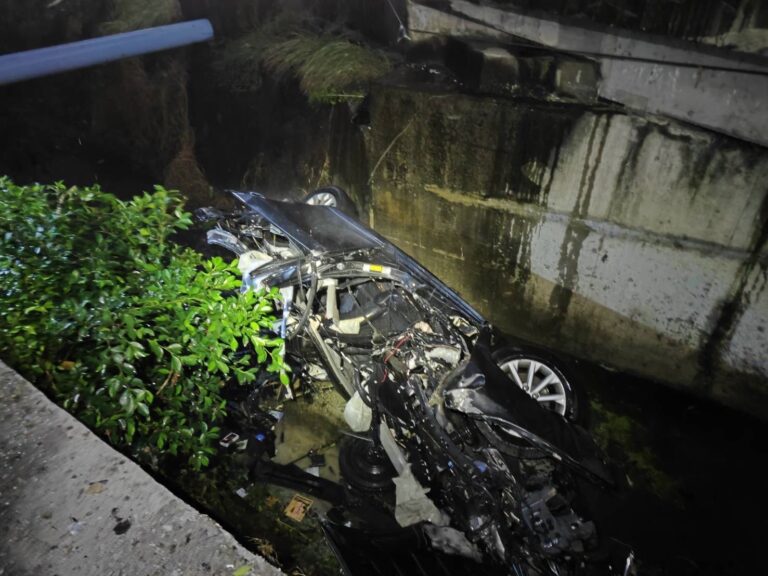 自小客車失控自撞護欄　中埔警方呼籲注意行車安全