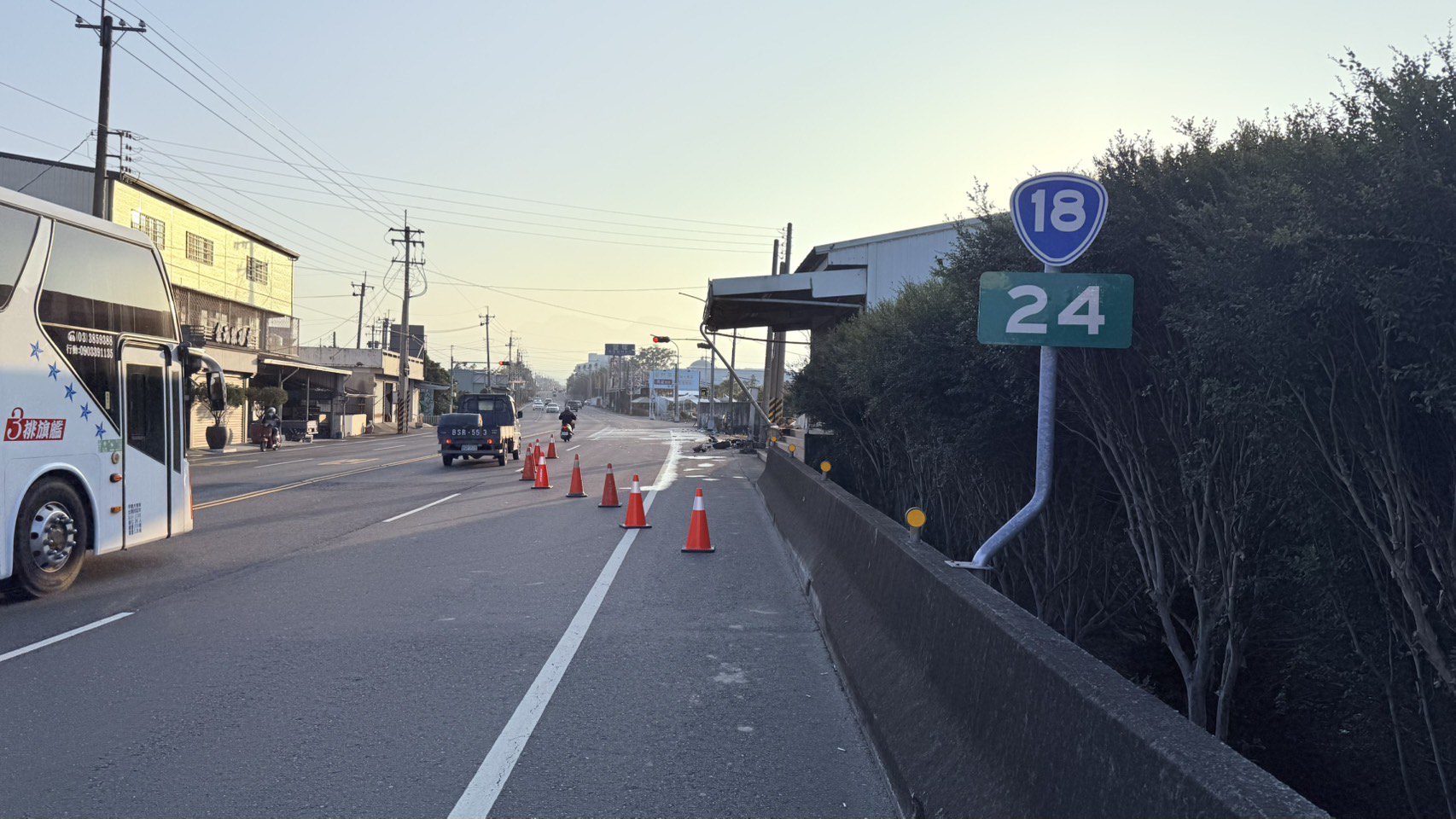 自小客車失控自撞護欄　中埔警方呼籲注意行車安全