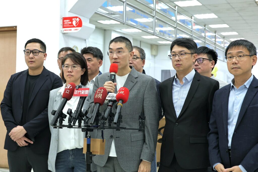 謝國樑宣布自來水油污事件補助細節　新山供水區 7 萬餘戶皆可申請