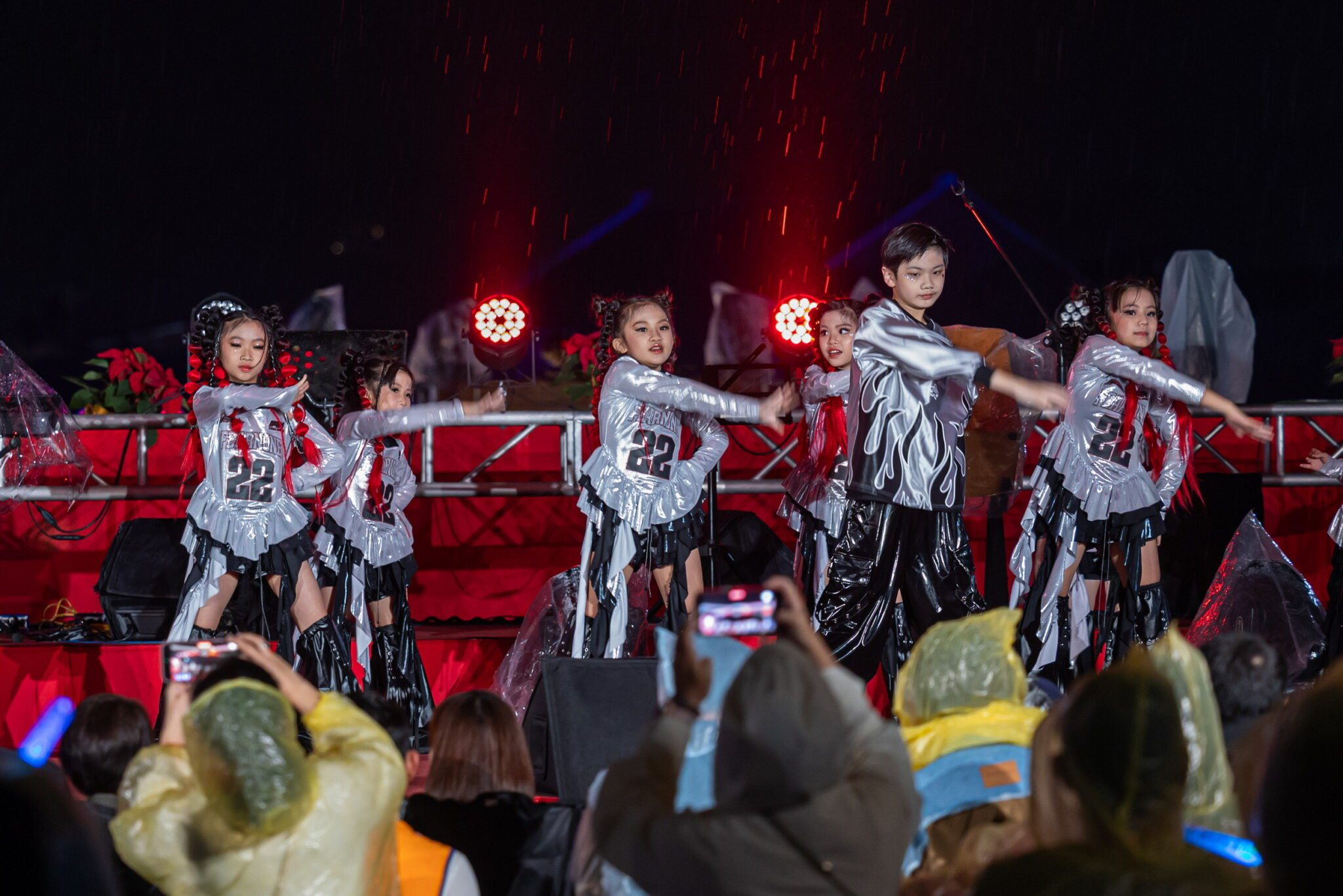 草屯聖誕點燈溫馨登場 縣長許淑華讚彰明電子熱心公益 草屯聖誕點燈溫馨登場 縣長許淑華讚彰明電子熱心公益