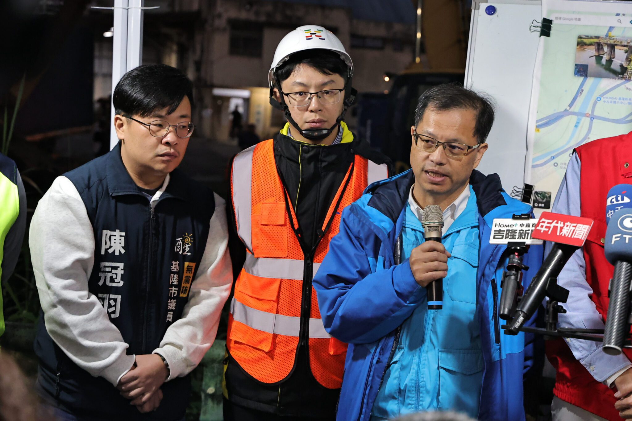 謝國樑勘查水污染清理　宣布補助項目納入「濾芯更換費用」