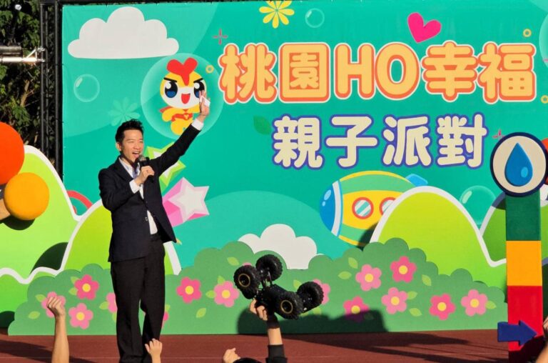 小粉絲獻愛心手作　何志偉現「跨齡」吸引力