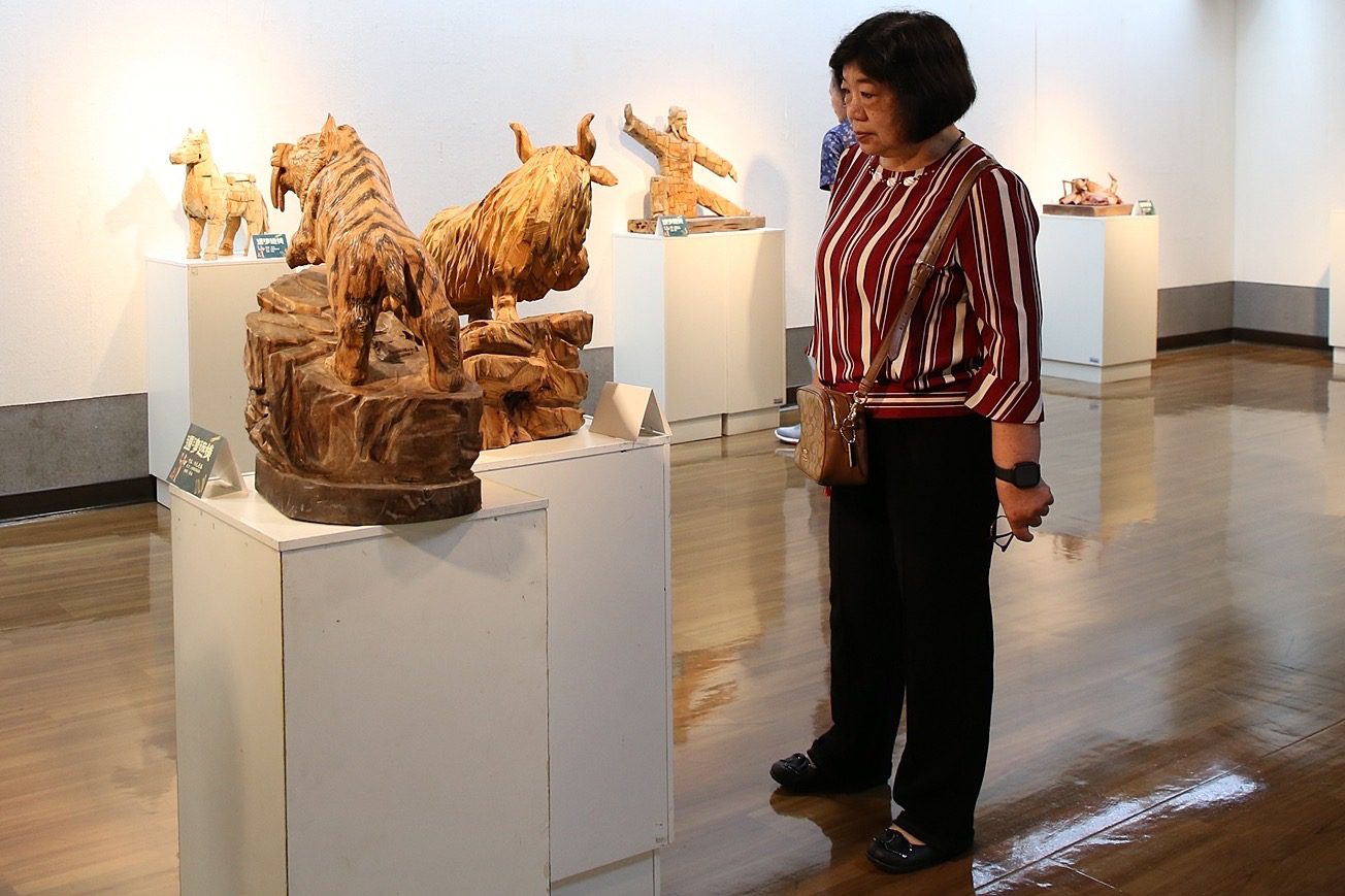 睽違五年！嘉義木雕大師再度開展　李宗霖38件新作亮相文化藝廊