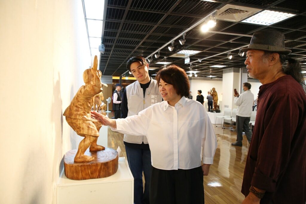 睽違五年!嘉義木雕大師再度開展 李宗霖38件新作亮相文化藝廊 睽違五年!嘉義木雕大師再度開展 李宗霖38件新作亮相文化藝廊