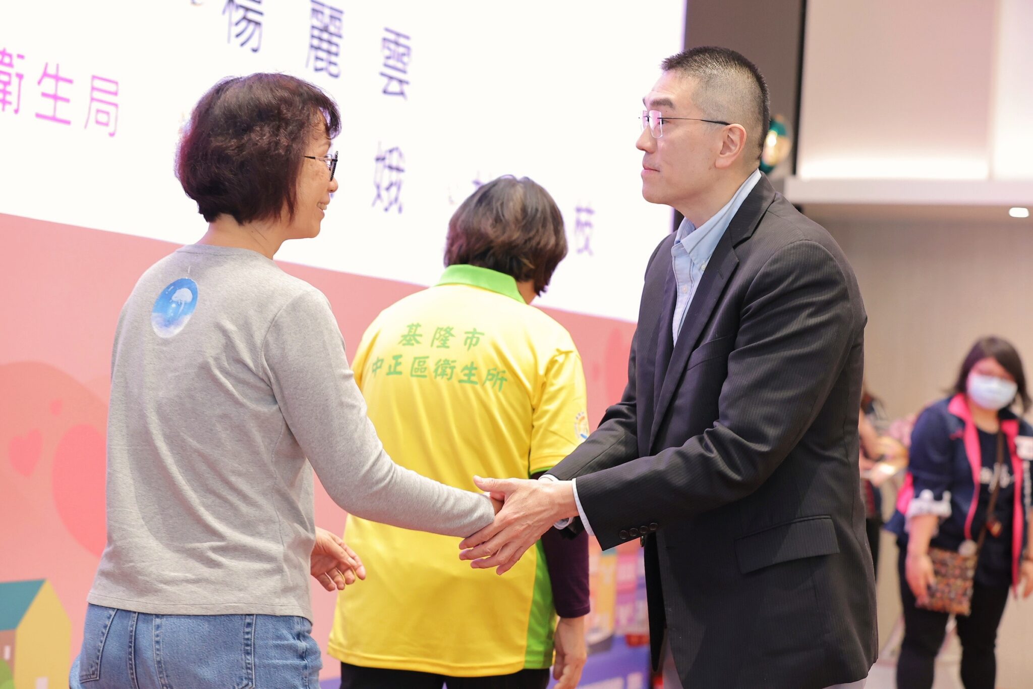 基隆表揚283衛生保健志 謝國樑鞠躬感謝志工守護市民健康 基隆表揚283衛生保健志 謝國樑鞠躬感謝志工守護市民健康