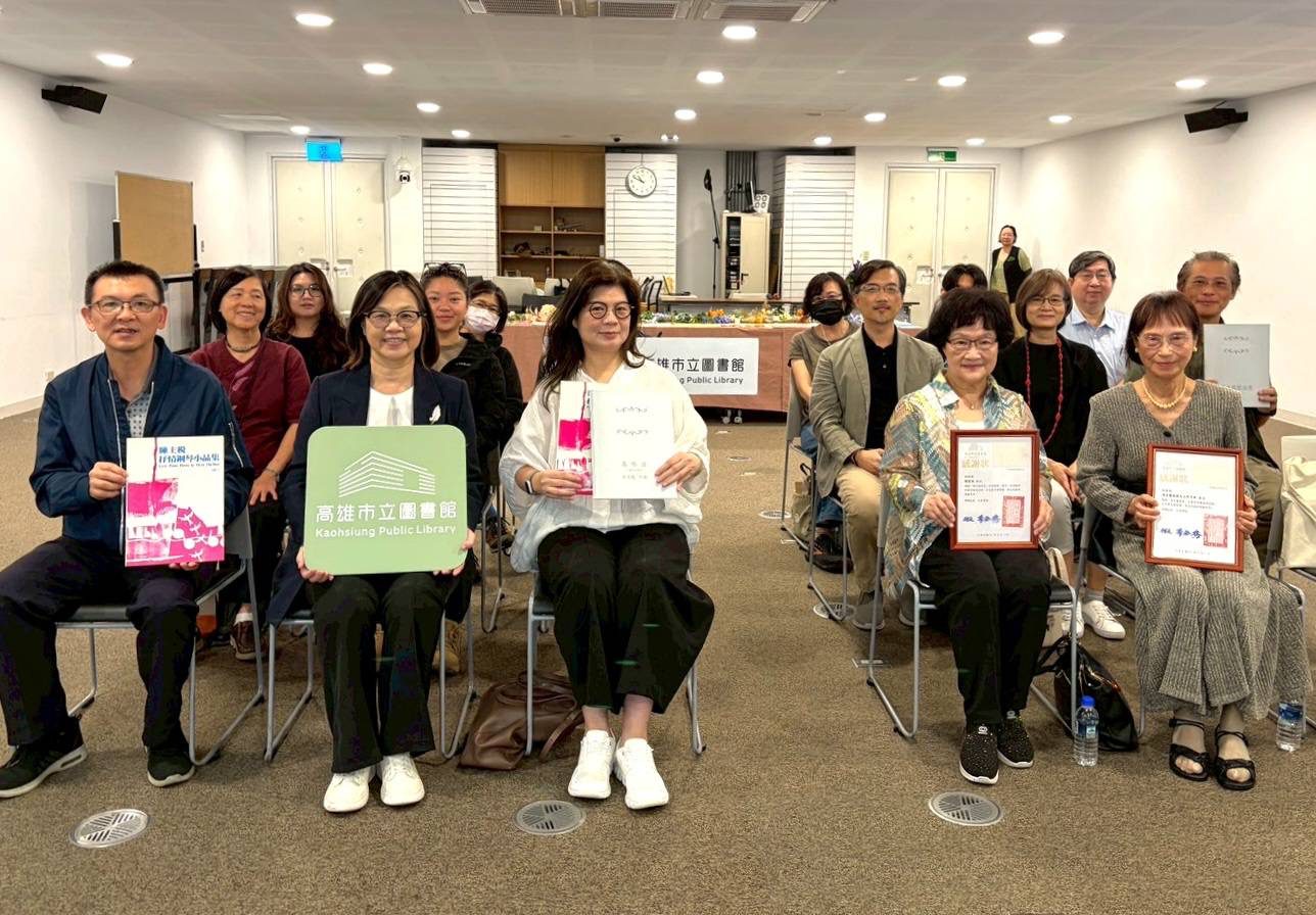 鋼琴家劉富美捐贈陳主稅作品樂譜 並促成馬水龍樂譜全集入藏高市圖 鋼琴家劉富美捐贈陳主稅作品樂譜 並促成馬水龍樂譜全集入藏高市圖