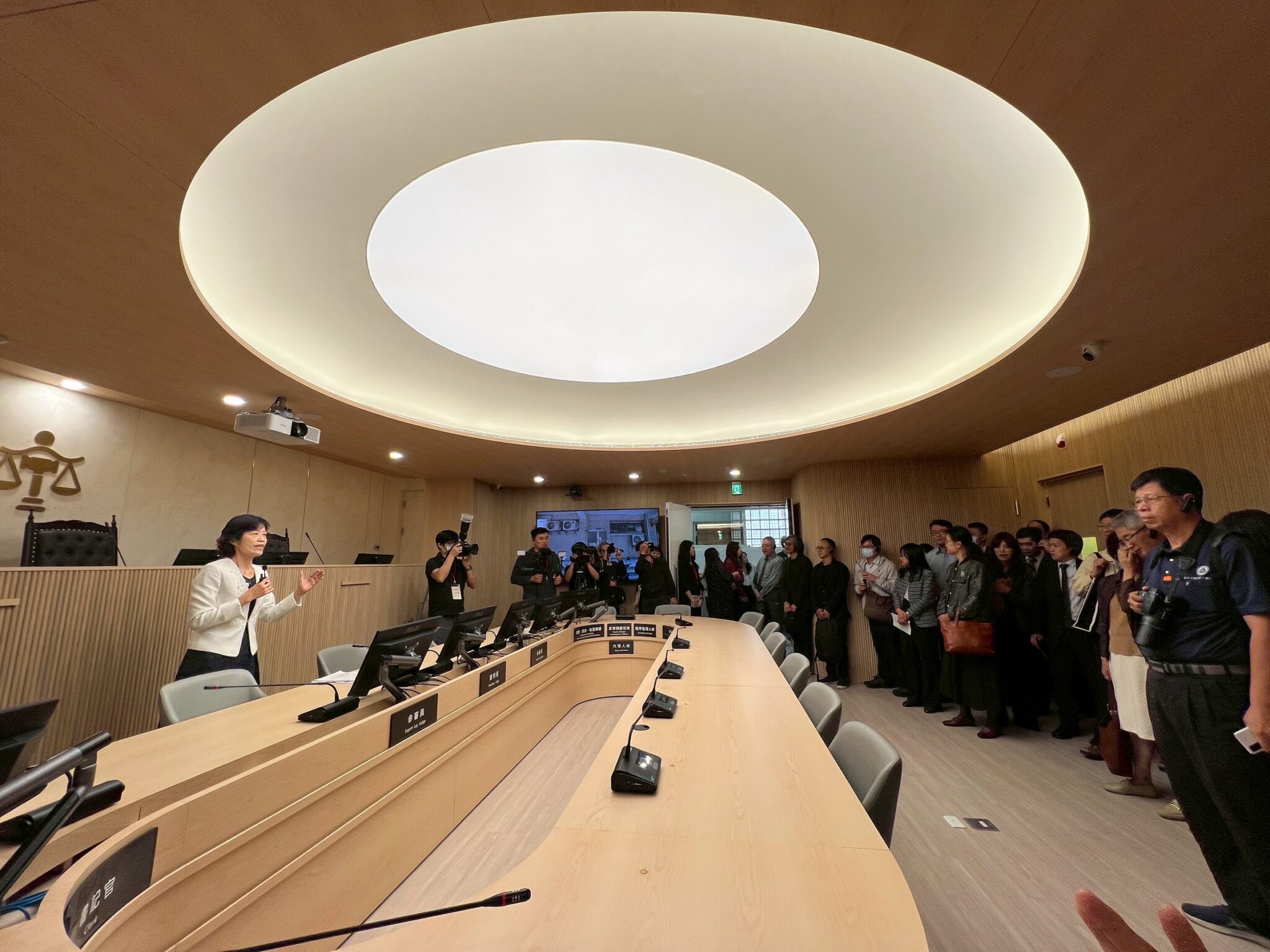 一年 160 件強制住院案　高雄啟用「精神衛生專家」參審法庭 司法從「高臺」走下，聽見病人的聲音