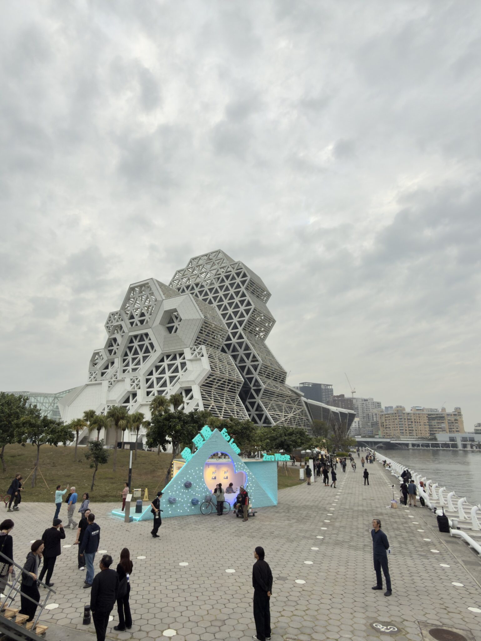 文化賦能永續 打造會呼吸的城市綠洲 2025高雄國際貨櫃藝術節《愛耍廢》12/20登場 文化賦能永續 打造會呼吸的城市綠洲 2025高雄國際貨櫃藝術節《愛耍廢》12/20登場