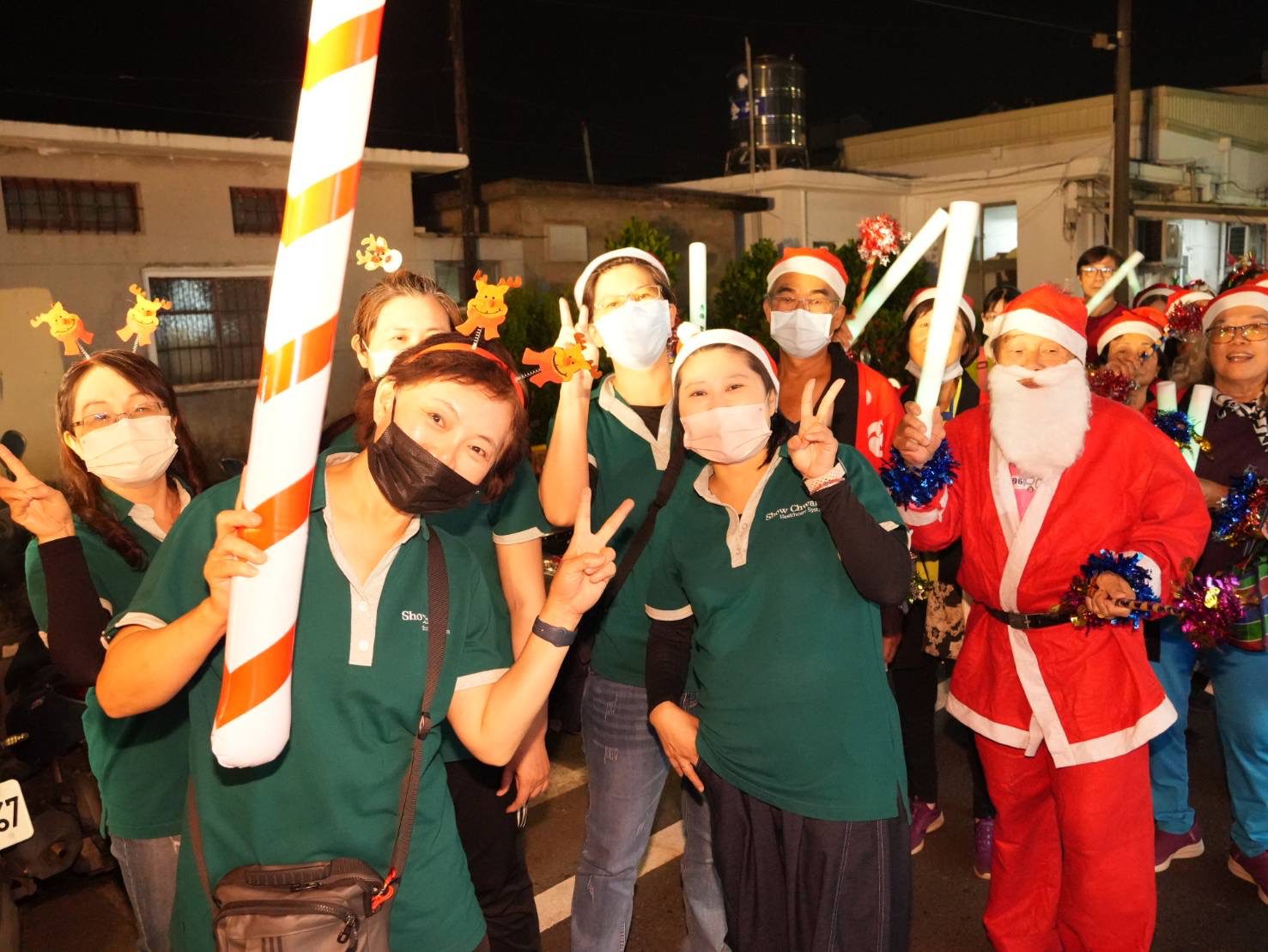 聖誕踩街結合健康宣導 秀傳醫療體系南部院區溫暖路竹 聖誕踩街結合健康宣導 秀傳醫療體系南部院區溫暖路竹