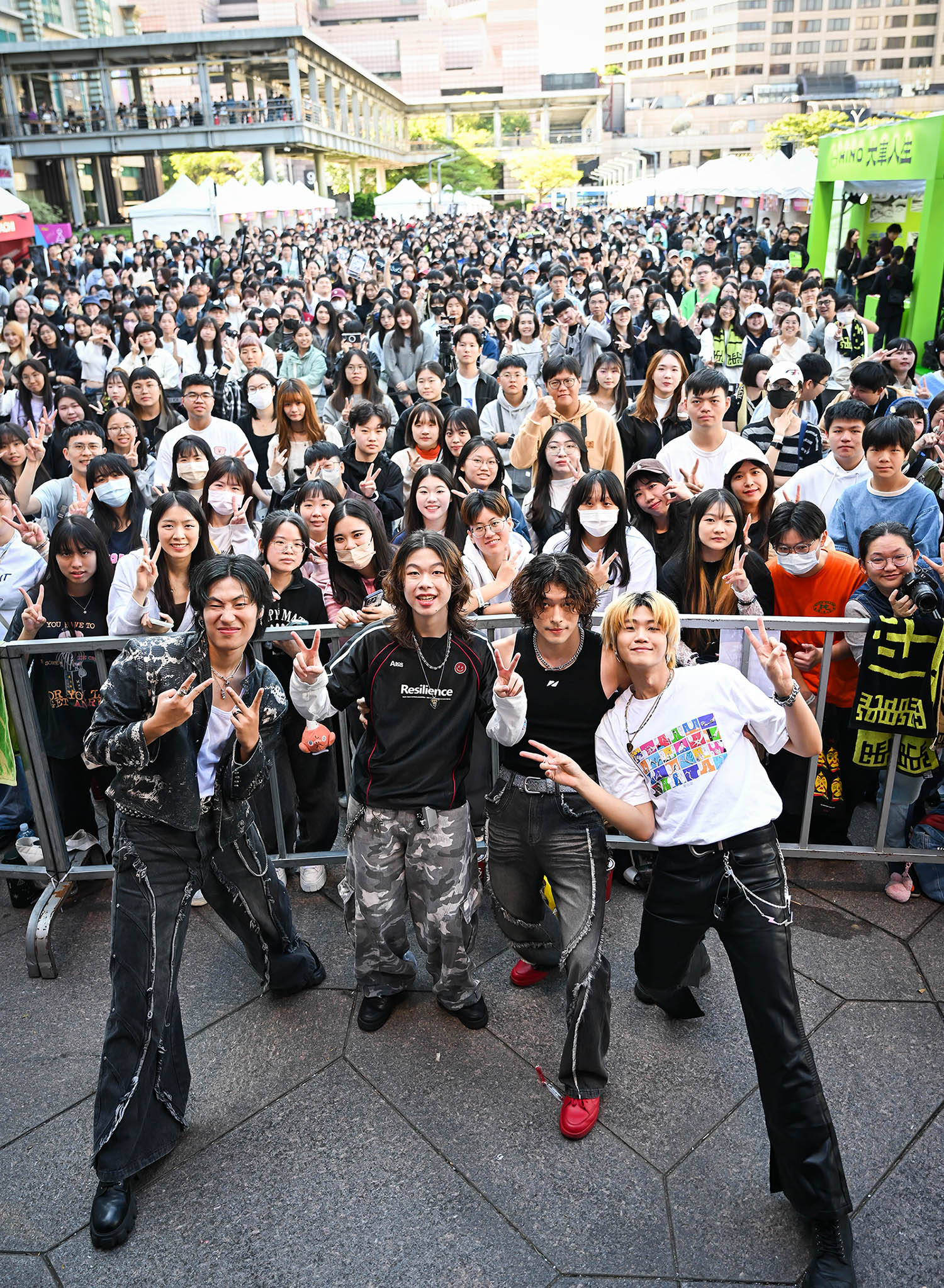 帕拉斯 PALLAS 被欽點出演五月天 周杰倫 F3 三強聯手神級 MV 飾演少年五月天