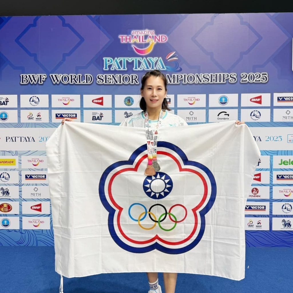 中臺科大攜手耀眼智能科技　全球首創「自動雙旋轉稜鏡系統」助羽球選手「眼快手也快」