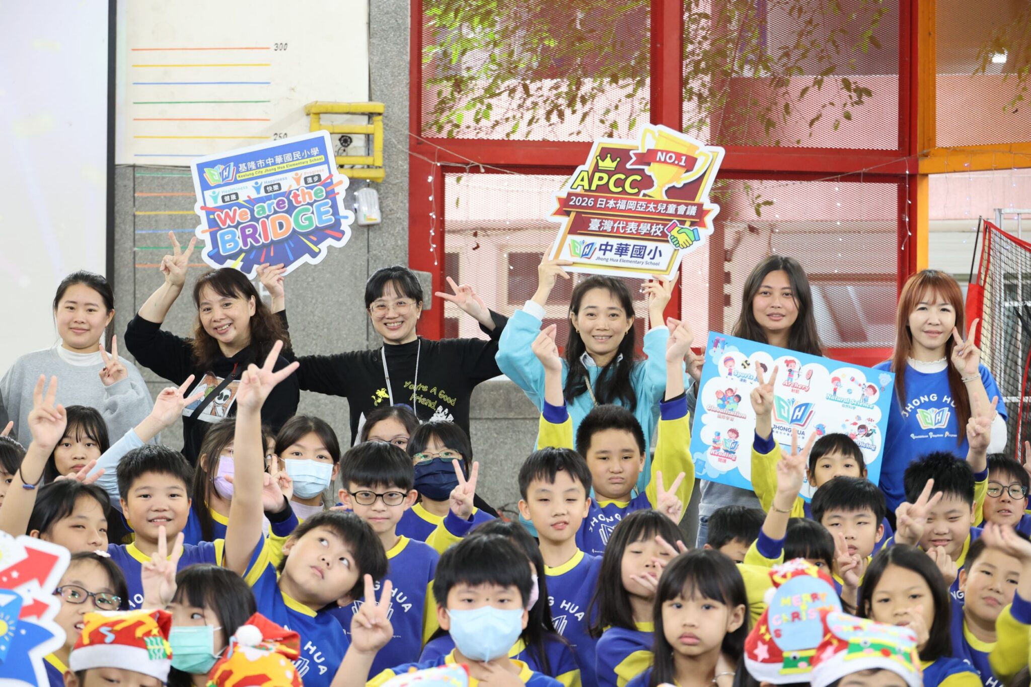 戶外大角落 基隆中華國小雙語聖誕 傳遞希望與祝福! 戶外大角落 基隆中華國小雙語聖誕 傳遞希望與祝福!