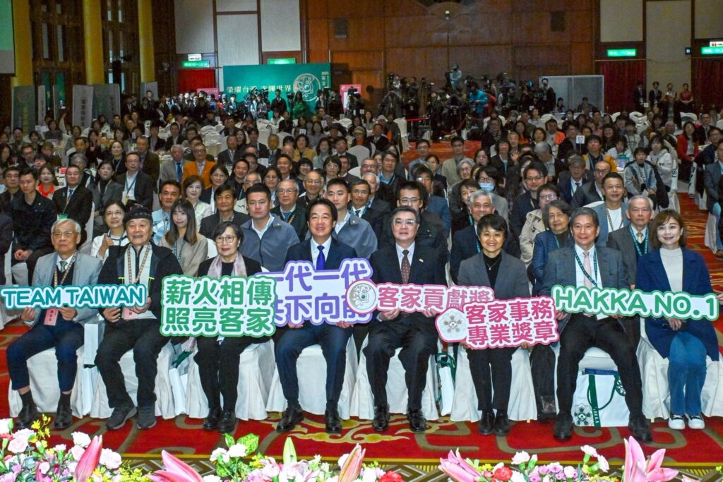 行政院長卓榮泰肯定得獎者對土地、文化及人文展現高度關懷 行政院長卓榮泰肯定得獎者對土地、文化及人文展現高度關懷