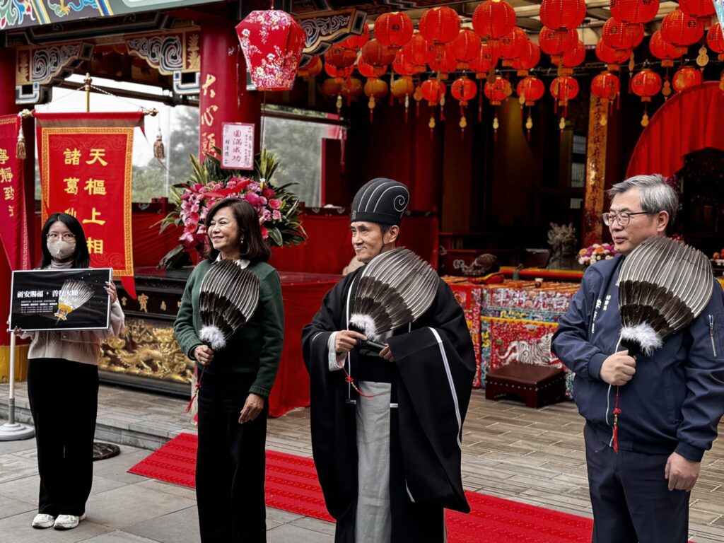 指南山英雄會宗教文化交流 邱佩琳肯定正念信仰並祈願國政清明 指南山英雄會宗教文化交流 邱佩琳肯定正念信仰並祈願國政清明