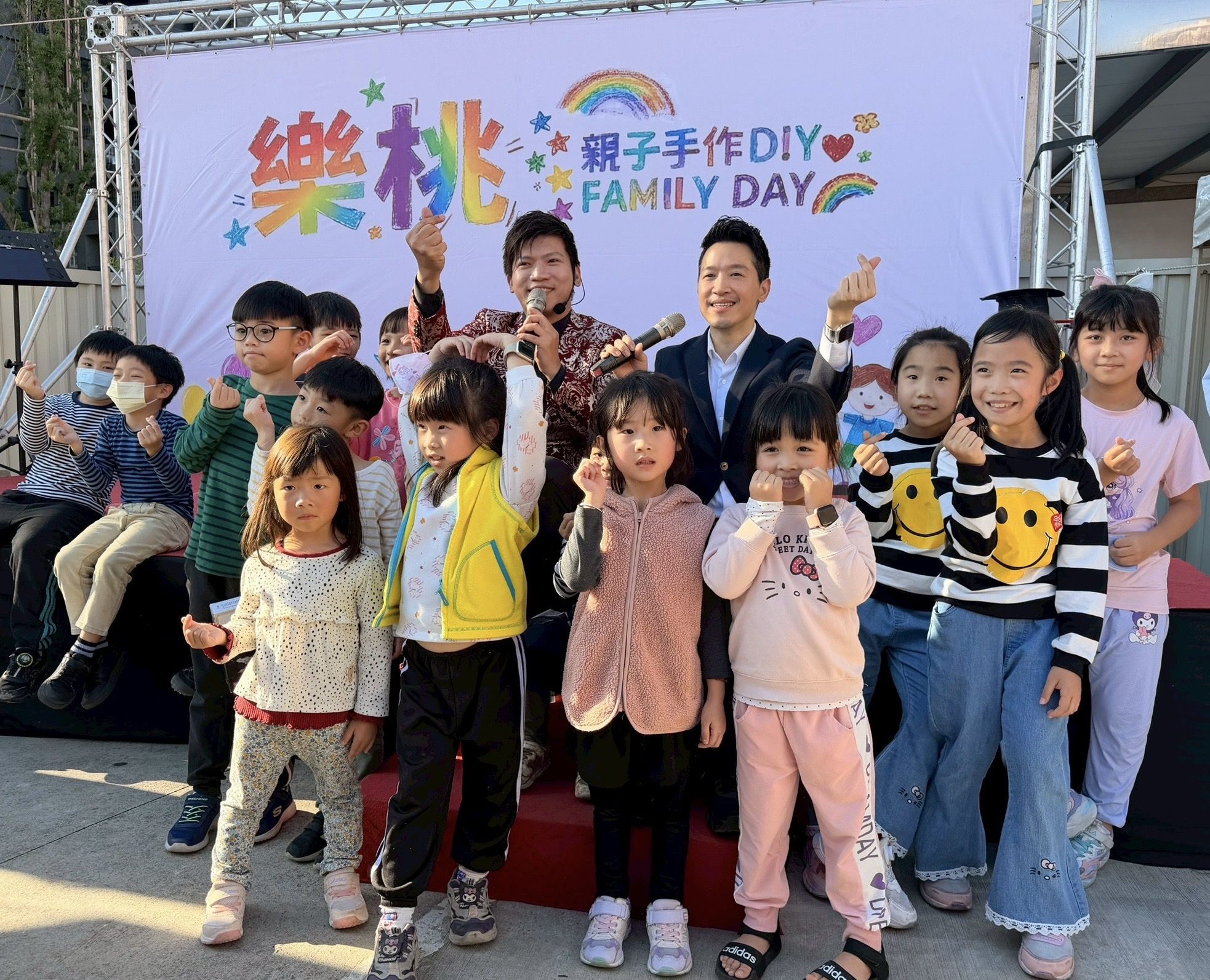 展現鐵人毅力　何志偉週休勤跑桃園　小孩大人嗨翻