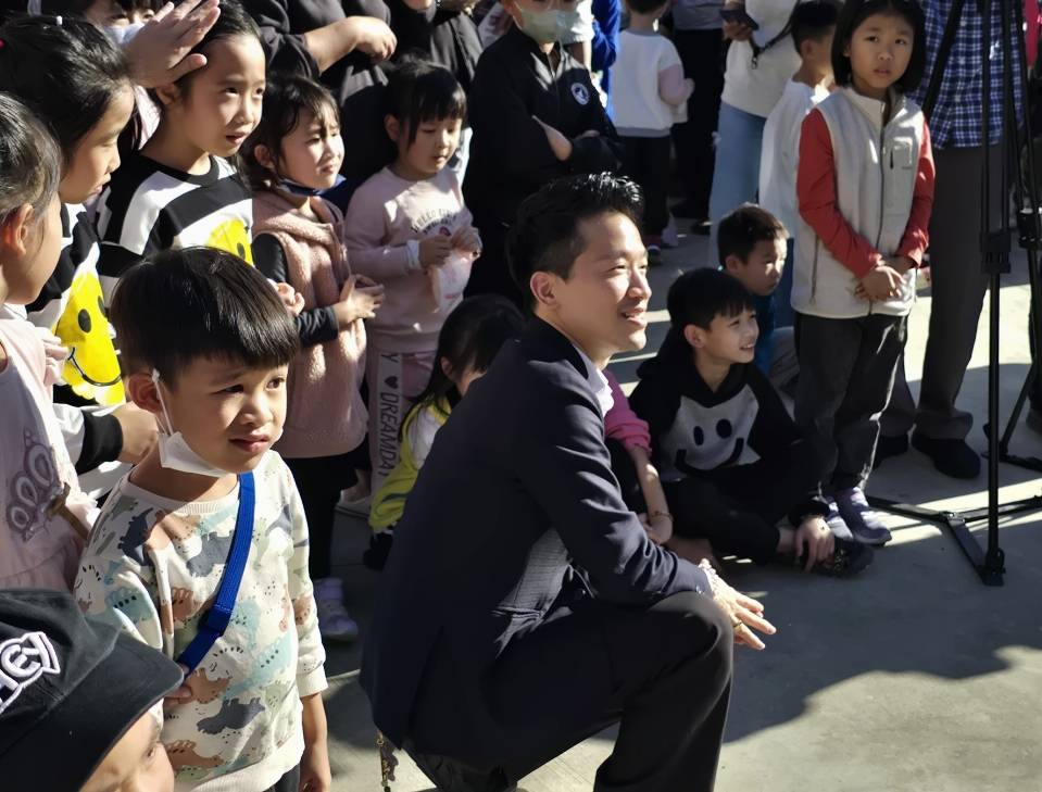 展現鐵人毅力　何志偉週休勤跑桃園　小孩大人嗨翻