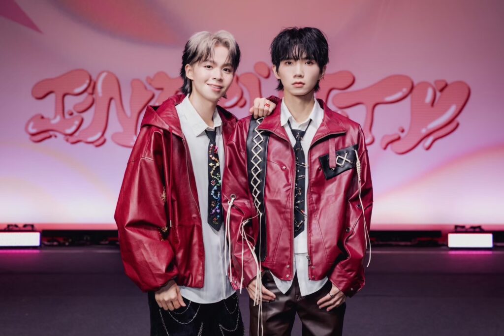 黃氏兄弟首辦跨年演唱會「溫度祭」一日兩場不喊累 陪粉絲唱進2026 黃氏兄弟首辦跨年演唱會「溫度祭」一日兩場不喊累 陪粉絲唱進2026