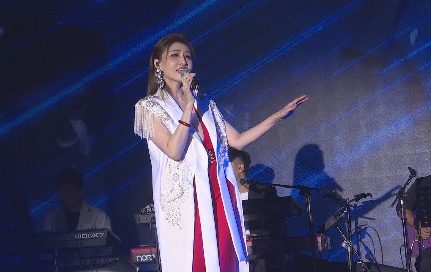 楊惠絜生日開唱 白冰冰到場相挺 爸爸 妹妹輪番上台合唱 楊惠絜生日開唱 白冰冰到場相挺 爸爸 妹妹輪番上台合唱