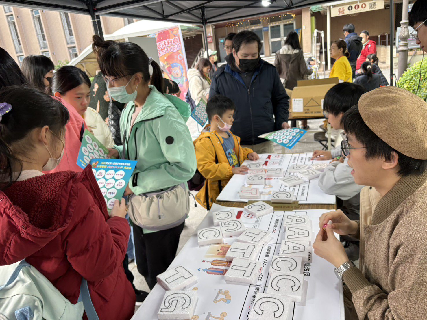 中央大學生醫系打造「DNA魔法屋」科學闖關認識基因密碼與健康奧秘 中央大學生醫系打造「DNA魔法屋」科學闖關認識基因密碼與健康奧秘