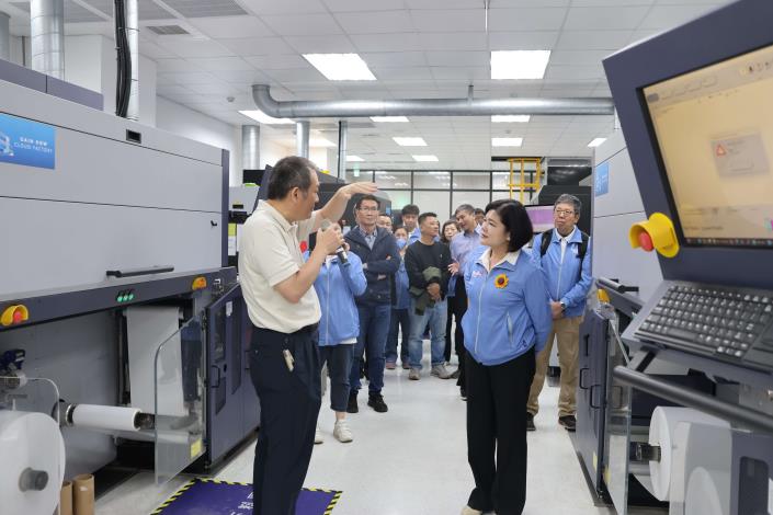 以企業創新與前瞻思維激發縣府團隊向前邁進 雲縣府主管健豪印刷公司見學 印刷製程自動化參觀
