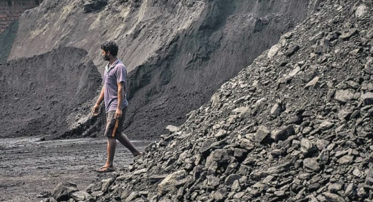 黑色黃金重回王座？IEA 驚爆 2025 全球煤炭需求將登頂 淨零排放轉型亮紅燈、中印成關鍵推手