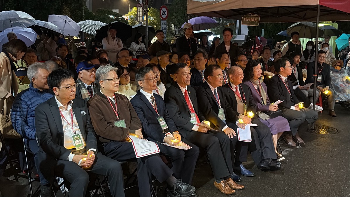 15米全新聖誕樹亮相 臺北大學攜手社區點亮「北大耶誕城」 15米全新聖誕樹亮相 臺北大學攜手社區點亮「北大耶誕城」