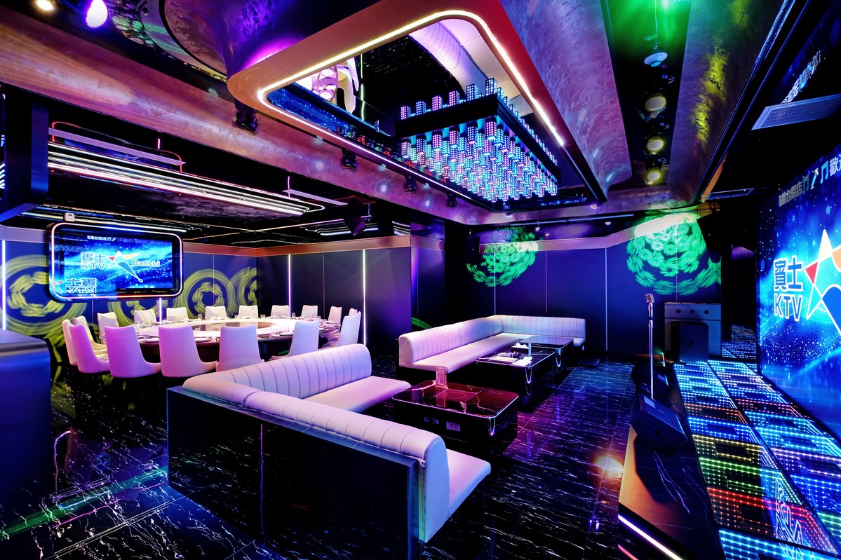 頂級高雄KTV快衝!賓士台鋁店2026元旦霸氣開幕 歡唱5折熱搶 頂級高雄KTV快衝!賓士台鋁店2026元旦霸氣開幕 歡唱5折熱搶